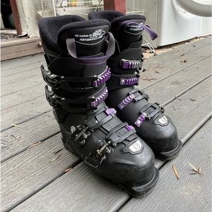 Women’s Salamon Ski Boots
